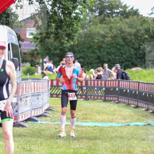21.06.2026 - 29. Vierlanden-Triathlon Andreas Tolksdorf http://msf.ph/oto/9919334 21.06.2026 12:48:04 Ziel 197 meine-sportfotos.de