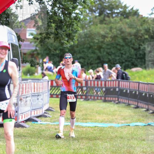 21.06.2026 - 29. Vierlanden-Triathlon Andreas Tolksdorf http://msf.ph/oto/9919335 21.06.2026 12:48:04 Ziel 197 meine-sportfotos.de