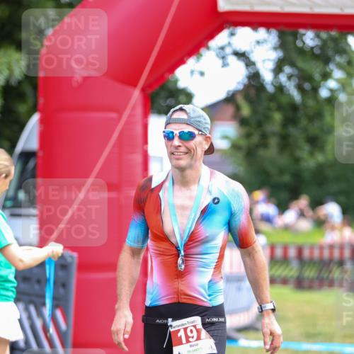 21.06.2026 - 29. Vierlanden-Triathlon Andreas Tolksdorf http://msf.ph/oto/9919345 21.06.2026 12:48:19 Ziel 13 meine-sportfotos.de