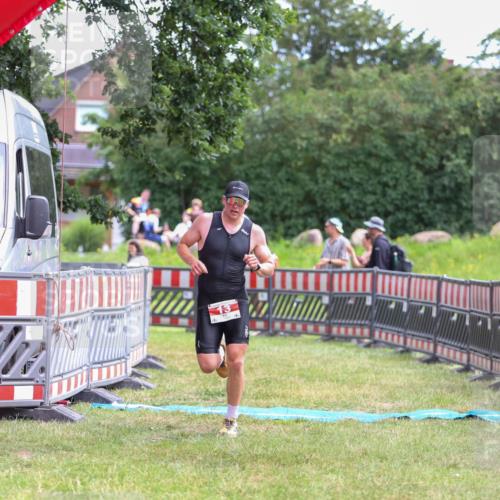 21.06.2026 - 29. Vierlanden-Triathlon Andreas Tolksdorf http://msf.ph/oto/9919352 21.06.2026 12:48:25 Ziel 13, 119 meine-sportfotos.de