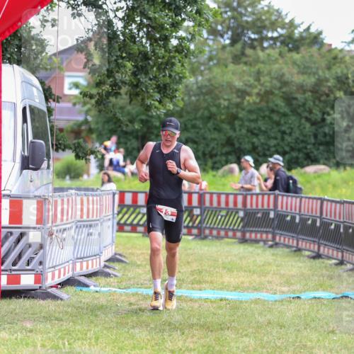 21.06.2026 - 29. Vierlanden-Triathlon Andreas Tolksdorf http://msf.ph/oto/9919355 21.06.2026 12:48:25 Ziel 13, 119 meine-sportfotos.de