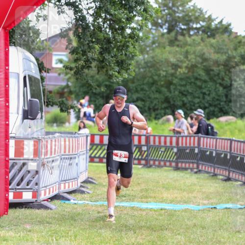 21.06.2026 - 29. Vierlanden-Triathlon Andreas Tolksdorf http://msf.ph/oto/9919358 21.06.2026 12:48:25 Ziel 13, 119 meine-sportfotos.de