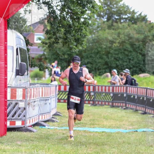 21.06.2026 - 29. Vierlanden-Triathlon Andreas Tolksdorf http://msf.ph/oto/9919359 21.06.2026 12:48:25 Ziel 13, 119 meine-sportfotos.de