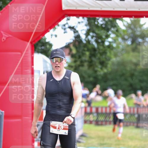 21.06.2026 - 29. Vierlanden-Triathlon Andreas Tolksdorf http://msf.ph/oto/9919364 21.06.2026 12:48:29 Ziel 13, 119 meine-sportfotos.de