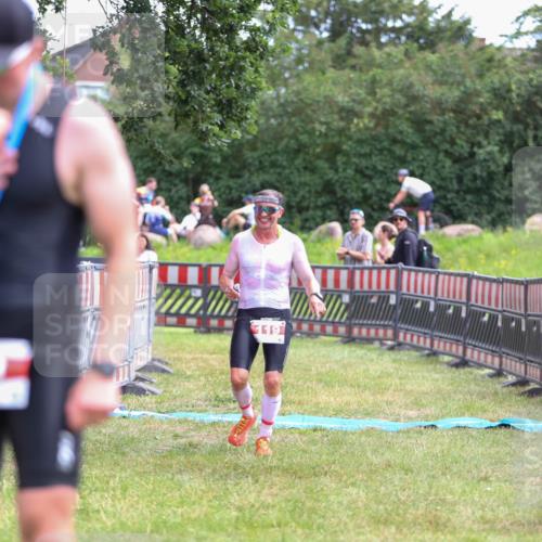 21.06.2026 - 29. Vierlanden-Triathlon Andreas Tolksdorf http://msf.ph/oto/9919371 21.06.2026 12:48:32 Ziel 119 meine-sportfotos.de