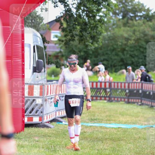 21.06.2026 - 29. Vierlanden-Triathlon Andreas Tolksdorf http://msf.ph/oto/9919379 21.06.2026 12:48:35 Ziel 119 meine-sportfotos.de