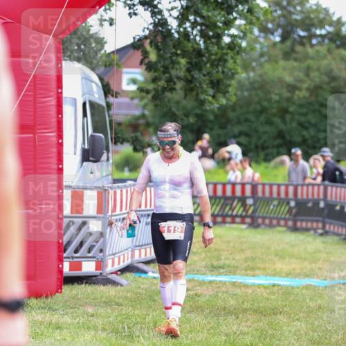 21.06.2026 - 29. Vierlanden-Triathlon Andreas Tolksdorf http://msf.ph/oto/9919380 21.06.2026 12:48:35 Ziel 119 meine-sportfotos.de