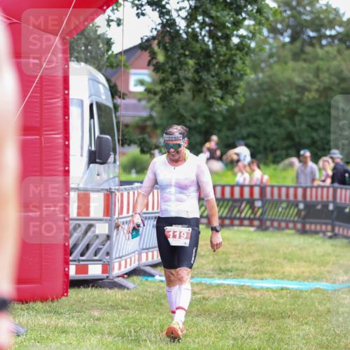 21.06.2026 - 29. Vierlanden-Triathlon Andreas Tolksdorf http://msf.ph/oto/9919381 21.06.2026 12:48:35 Ziel 119 meine-sportfotos.de