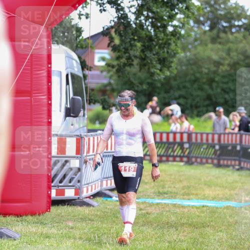 21.06.2026 - 29. Vierlanden-Triathlon Andreas Tolksdorf http://msf.ph/oto/9919382 21.06.2026 12:48:35 Ziel 119 meine-sportfotos.de