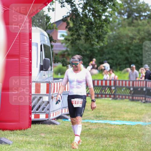 21.06.2026 - 29. Vierlanden-Triathlon Andreas Tolksdorf http://msf.ph/oto/9919383 21.06.2026 12:48:35 Ziel 119 meine-sportfotos.de