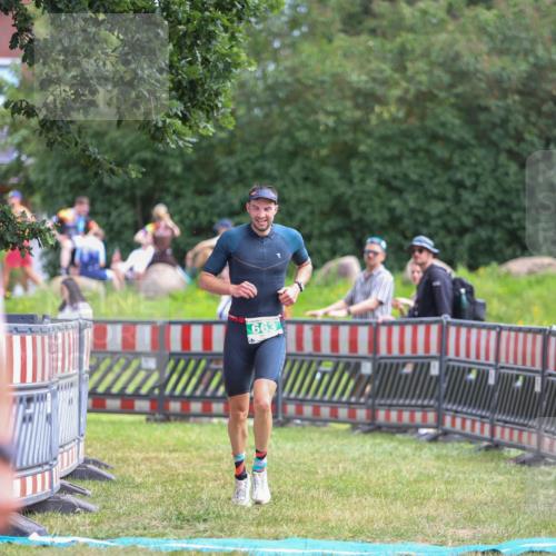 21.06.2026 - 29. Vierlanden-Triathlon Andreas Tolksdorf http://msf.ph/oto/9919385 21.06.2026 12:49:04 Ziel 663 meine-sportfotos.de