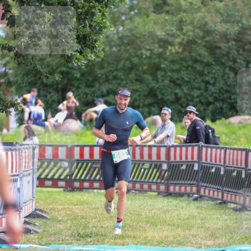 21.06.2026 - 29. Vierlanden-Triathlon Andreas Tolksdorf http://msf.ph/oto/9919388 21.06.2026 12:49:04 Ziel 663 meine-sportfotos.de