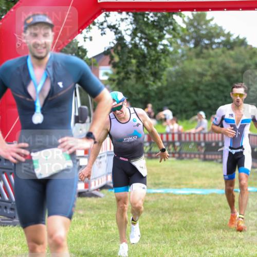 21.06.2026 - 29. Vierlanden-Triathlon Andreas Tolksdorf http://msf.ph/oto/9919421 21.06.2026 12:49:18 Ziel 79, 175, 920 meine-sportfotos.de