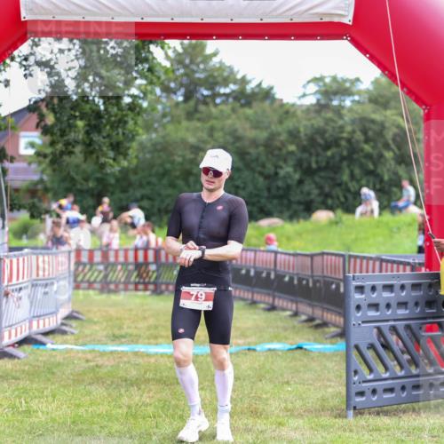 21.06.2026 - 29. Vierlanden-Triathlon Andreas Tolksdorf http://msf.ph/oto/9919430 21.06.2026 12:49:29 Ziel 79, 966 meine-sportfotos.de
