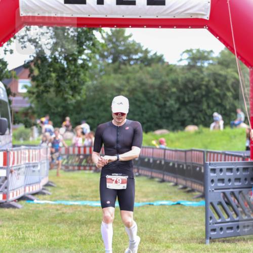 21.06.2026 - 29. Vierlanden-Triathlon Andreas Tolksdorf http://msf.ph/oto/9919436 21.06.2026 12:49:29 Ziel 79, 966 meine-sportfotos.de