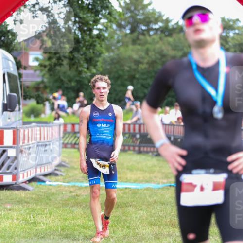 21.06.2026 - 29. Vierlanden-Triathlon Andreas Tolksdorf http://msf.ph/oto/9919444 21.06.2026 12:49:37 Ziel 966 meine-sportfotos.de