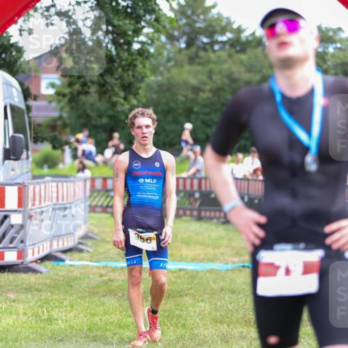 21.06.2026 - 29. Vierlanden-Triathlon Andreas Tolksdorf http://msf.ph/oto/9919445 21.06.2026 12:49:37 Ziel 966 meine-sportfotos.de