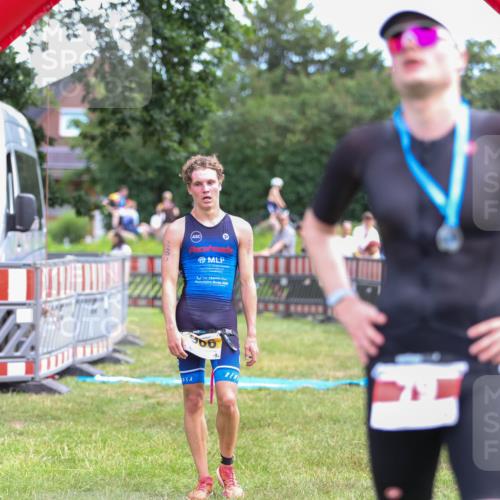 21.06.2026 - 29. Vierlanden-Triathlon Andreas Tolksdorf http://msf.ph/oto/9919447 21.06.2026 12:49:37 Ziel 966 meine-sportfotos.de