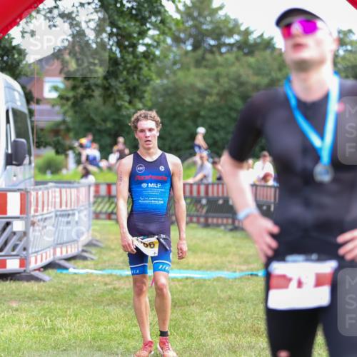 21.06.2026 - 29. Vierlanden-Triathlon Andreas Tolksdorf http://msf.ph/oto/9919448 21.06.2026 12:49:37 Ziel 966 meine-sportfotos.de