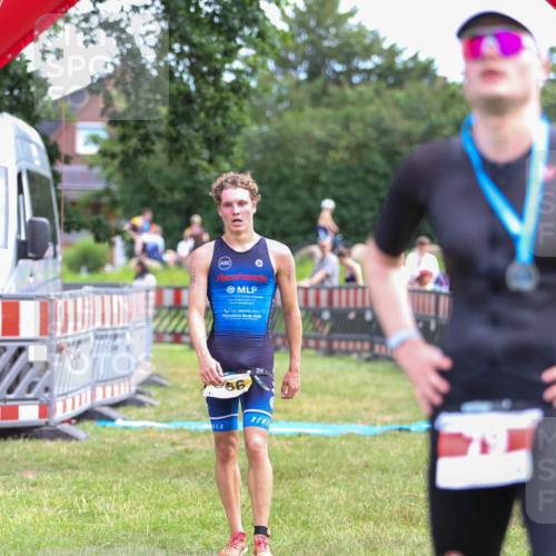 21.06.2026 - 29. Vierlanden-Triathlon Andreas Tolksdorf http://msf.ph/oto/9919450 21.06.2026 12:49:37 Ziel 966 meine-sportfotos.de