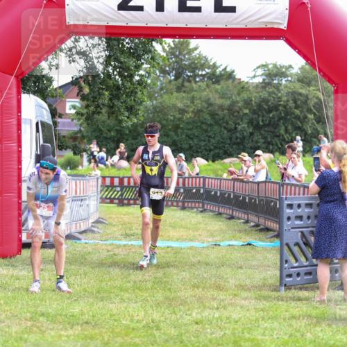 21.06.2026 - 29. Vierlanden-Triathlon Andreas Tolksdorf http://msf.ph/oto/9919467 21.06.2026 12:50:35 Ziel 84, 122, 913, 942, 955 meine-sportfotos.de