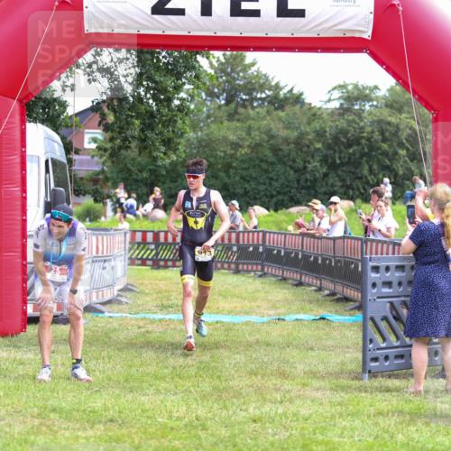 21.06.2026 - 29. Vierlanden-Triathlon Andreas Tolksdorf http://msf.ph/oto/9919468 21.06.2026 12:50:35 Ziel 84, 122, 913, 942, 955 meine-sportfotos.de
