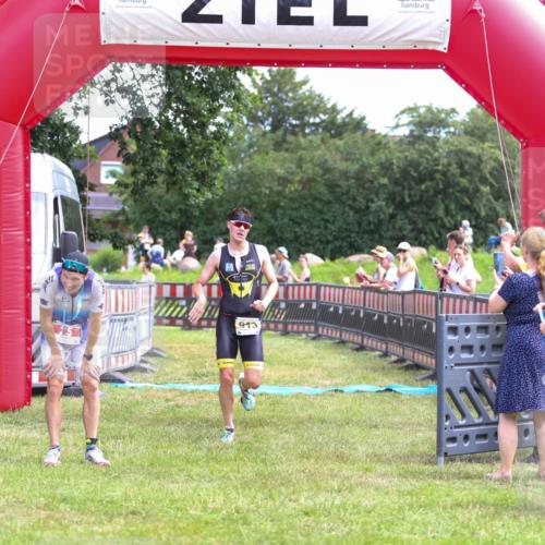 21.06.2026 - 29. Vierlanden-Triathlon Andreas Tolksdorf http://msf.ph/oto/9919472 21.06.2026 12:50:35 Ziel 84, 122, 913, 942, 955 meine-sportfotos.de