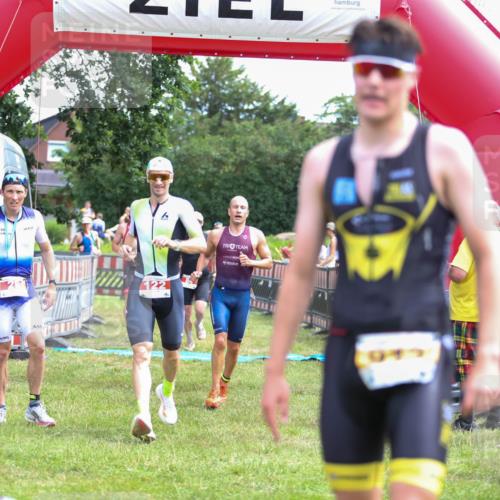 21.06.2026 - 29. Vierlanden-Triathlon Andreas Tolksdorf http://msf.ph/oto/9919489 21.06.2026 12:50:44 Ziel 84, 122, 910, 924, 942, 943, 955, 975 meine-sportfotos.de
