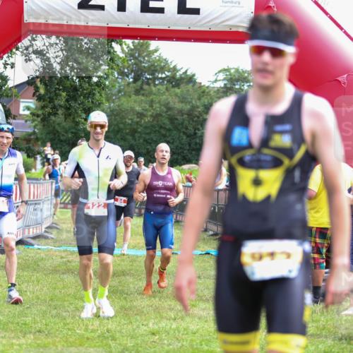 21.06.2026 - 29. Vierlanden-Triathlon Andreas Tolksdorf http://msf.ph/oto/9919493 21.06.2026 12:50:44 Ziel 84, 122, 910, 924, 942, 943, 955, 975 meine-sportfotos.de