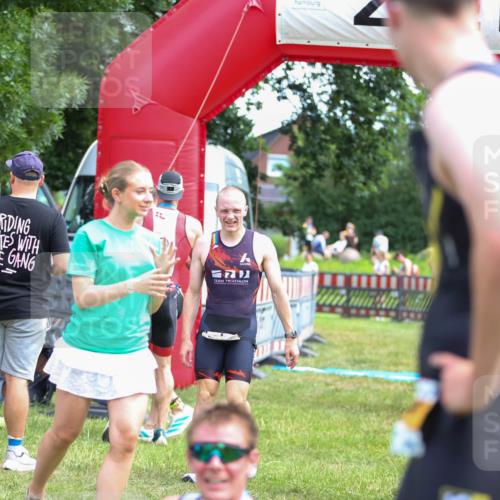 21.06.2026 - 29. Vierlanden-Triathlon Andreas Tolksdorf http://msf.ph/oto/9919505 21.06.2026 12:50:55 Ziel 145, 924, 975 meine-sportfotos.de