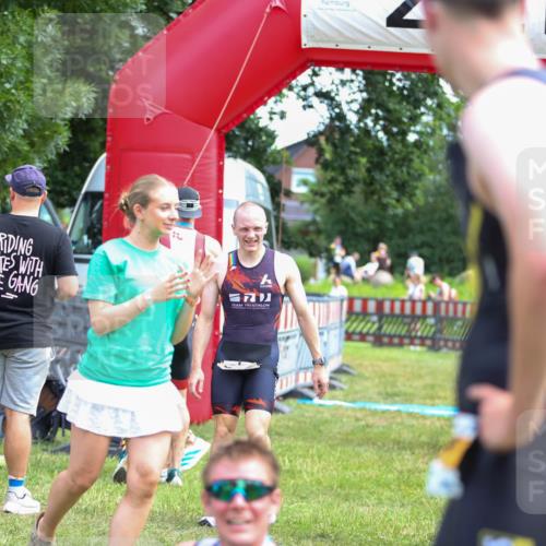 21.06.2026 - 29. Vierlanden-Triathlon Andreas Tolksdorf http://msf.ph/oto/9919506 21.06.2026 12:50:55 Ziel 145, 924, 975 meine-sportfotos.de