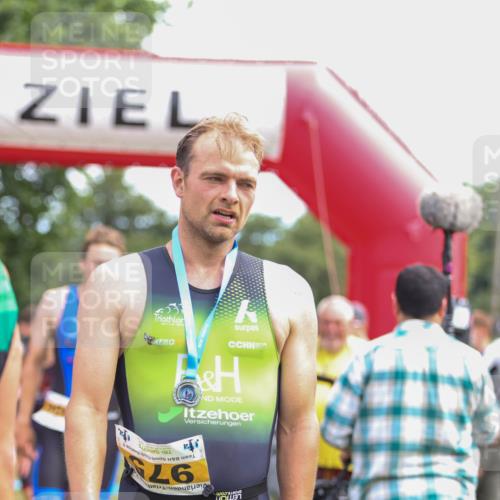 21.06.2026 - 29. Vierlanden-Triathlon Andreas Tolksdorf http://msf.ph/oto/9919517 21.06.2026 12:51:12 Ziel 231, 640, 909, 912, 926, 957, 964 meine-sportfotos.de