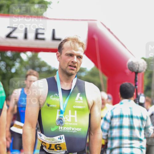 21.06.2026 - 29. Vierlanden-Triathlon Andreas Tolksdorf http://msf.ph/oto/9919518 21.06.2026 12:51:12 Ziel 231, 640, 909, 912, 926, 957, 964 meine-sportfotos.de