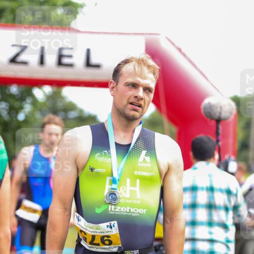 21.06.2026 - 29. Vierlanden-Triathlon Andreas Tolksdorf http://msf.ph/oto/9919520 21.06.2026 12:51:12 Ziel 231, 640, 909, 912, 926, 957, 964 meine-sportfotos.de