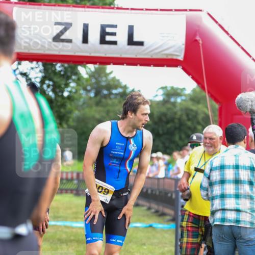 21.06.2026 - 29. Vierlanden-Triathlon Andreas Tolksdorf http://msf.ph/oto/9919524 21.06.2026 12:51:13 Ziel 231, 640, 912, 926, 957, 964 meine-sportfotos.de