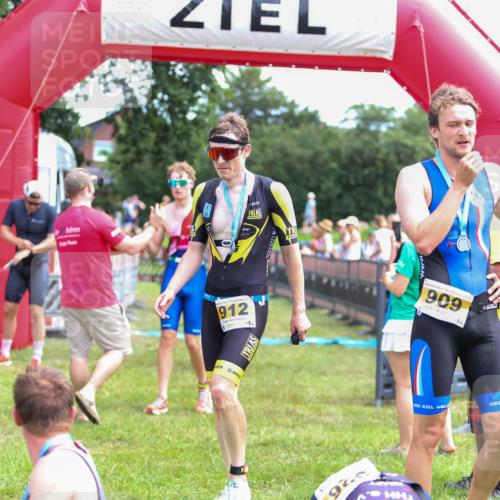 21.06.2026 - 29. Vierlanden-Triathlon Andreas Tolksdorf http://msf.ph/oto/9919526 21.06.2026 12:51:28 Ziel 661, 918 meine-sportfotos.de