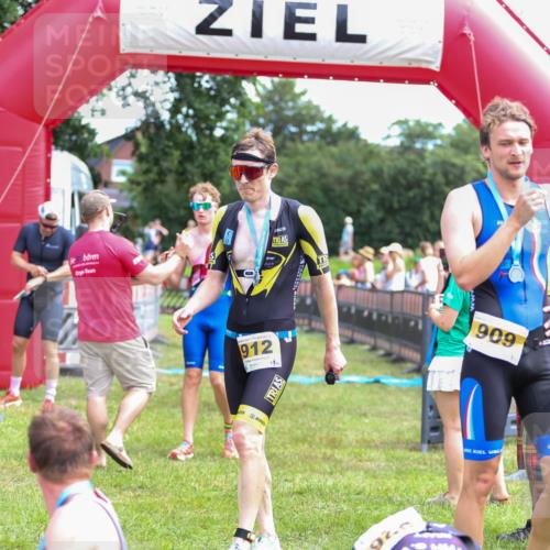21.06.2026 - 29. Vierlanden-Triathlon Andreas Tolksdorf http://msf.ph/oto/9919527 21.06.2026 12:51:29 Ziel 661, 918 meine-sportfotos.de