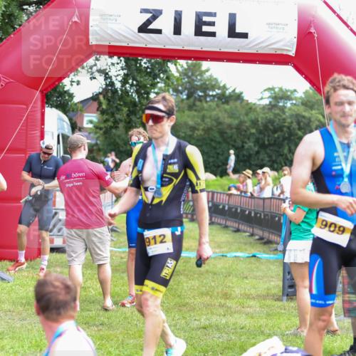 21.06.2026 - 29. Vierlanden-Triathlon Andreas Tolksdorf http://msf.ph/oto/9919529 21.06.2026 12:51:29 Ziel 661, 918 meine-sportfotos.de