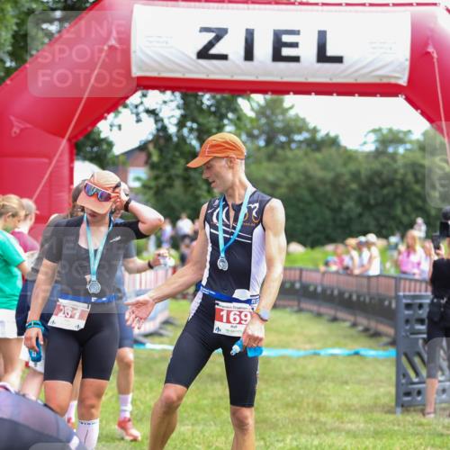 21.06.2026 - 29. Vierlanden-Triathlon Andreas Tolksdorf http://msf.ph/oto/9919531 21.06.2026 12:51:40 Ziel 665, 918, 946 meine-sportfotos.de