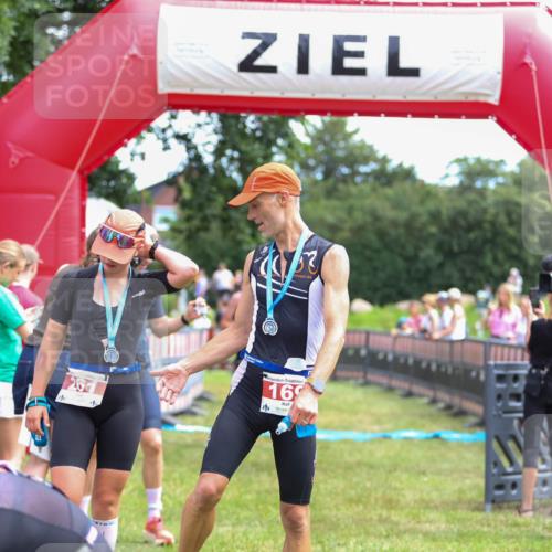21.06.2026 - 29. Vierlanden-Triathlon Andreas Tolksdorf http://msf.ph/oto/9919532 21.06.2026 12:51:40 Ziel 665, 918, 946 meine-sportfotos.de