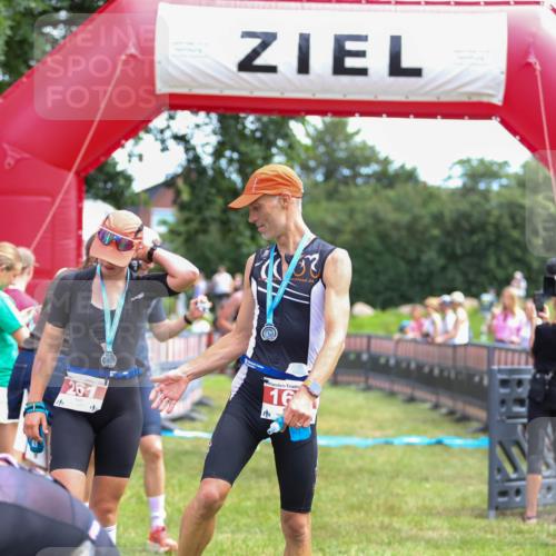 21.06.2026 - 29. Vierlanden-Triathlon Andreas Tolksdorf http://msf.ph/oto/9919533 21.06.2026 12:51:40 Ziel 665, 918, 946 meine-sportfotos.de
