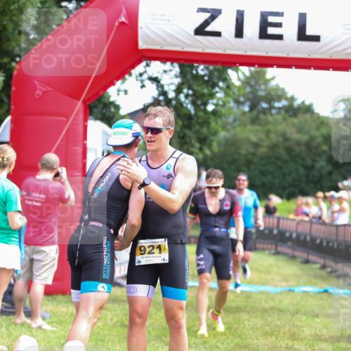 21.06.2026 - 29. Vierlanden-Triathlon Andreas Tolksdorf http://msf.ph/oto/9919545 21.06.2026 12:52:00 Ziel 677, 941, 954, 959, 981 meine-sportfotos.de