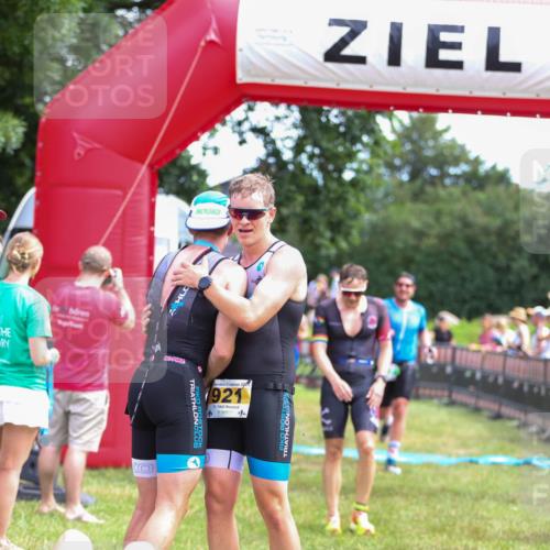21.06.2026 - 29. Vierlanden-Triathlon Andreas Tolksdorf http://msf.ph/oto/9919550 21.06.2026 12:52:00 Ziel 677, 941, 954, 959, 981 meine-sportfotos.de