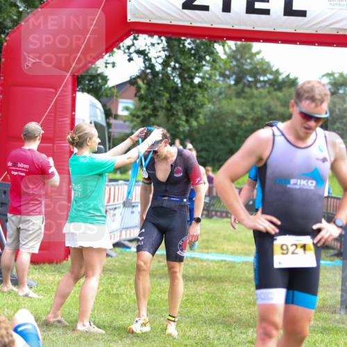 21.06.2026 - 29. Vierlanden-Triathlon Andreas Tolksdorf http://msf.ph/oto/9919552 21.06.2026 12:52:03 Ziel 677, 923, 954, 959, 981 meine-sportfotos.de