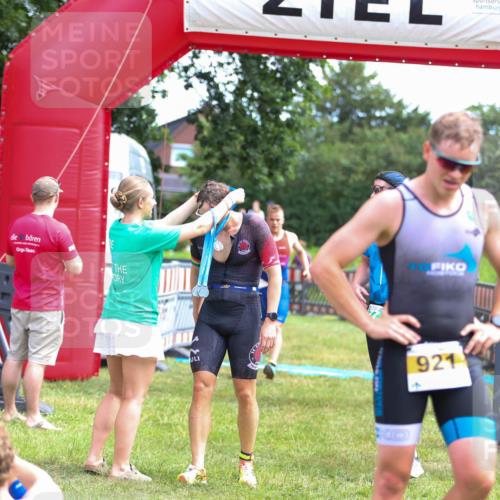 21.06.2026 - 29. Vierlanden-Triathlon Andreas Tolksdorf http://msf.ph/oto/9919556 21.06.2026 12:52:03 Ziel 677, 923, 954, 959, 981 meine-sportfotos.de