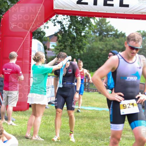 21.06.2026 - 29. Vierlanden-Triathlon Andreas Tolksdorf http://msf.ph/oto/9919557 21.06.2026 12:52:03 Ziel 677, 923, 954, 959, 981 meine-sportfotos.de