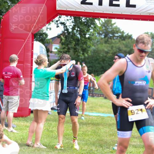 21.06.2026 - 29. Vierlanden-Triathlon Andreas Tolksdorf http://msf.ph/oto/9919558 21.06.2026 12:52:03 Ziel 677, 923, 954, 959, 981 meine-sportfotos.de