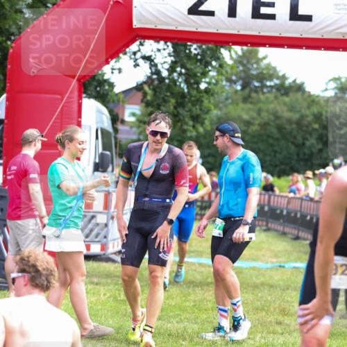 21.06.2026 - 29. Vierlanden-Triathlon Andreas Tolksdorf http://msf.ph/oto/9919559 21.06.2026 12:52:04 Ziel 677, 923, 954, 959, 963, 981 meine-sportfotos.de