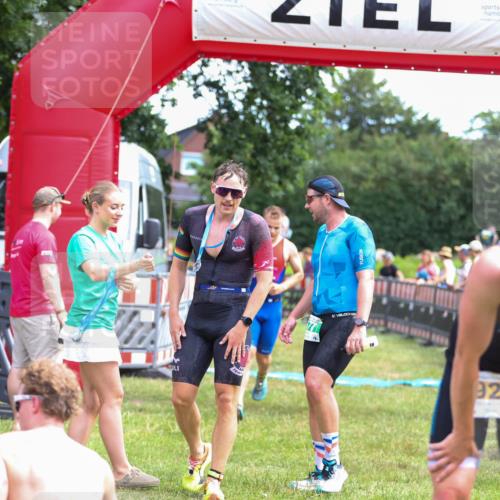 21.06.2026 - 29. Vierlanden-Triathlon Andreas Tolksdorf http://msf.ph/oto/9919560 21.06.2026 12:52:04 Ziel 677, 923, 954, 959, 963, 981 meine-sportfotos.de