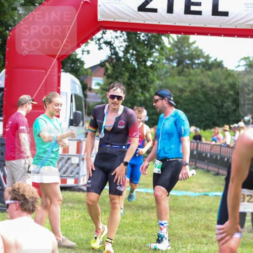 21.06.2026 - 29. Vierlanden-Triathlon Andreas Tolksdorf http://msf.ph/oto/9919561 21.06.2026 12:52:04 Ziel 677, 923, 954, 959, 963, 981 meine-sportfotos.de